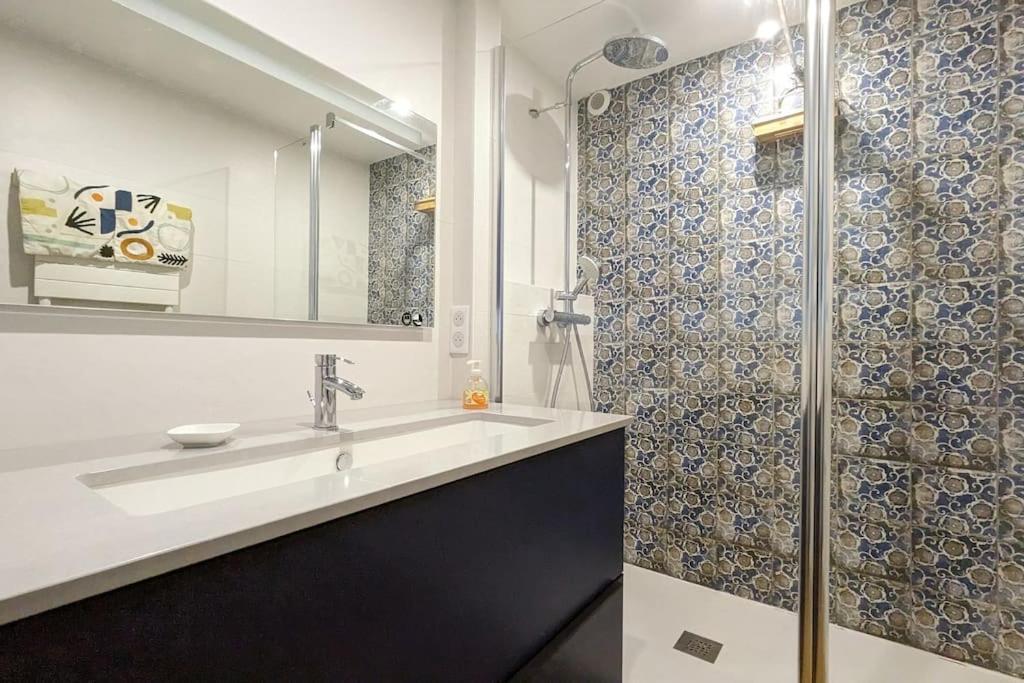 Le 828 : Appartement En Plein Centre De Ванн Екстер'єр фото